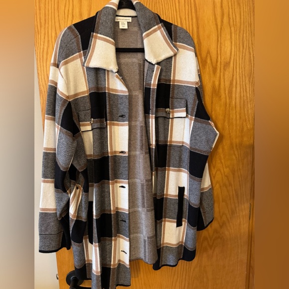 cupcakes & cashmere Sweaters - Plaid Oversized sweater
